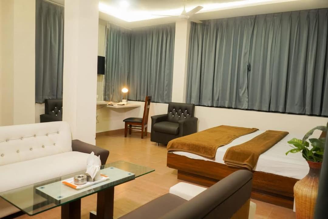 Hotel Alka Palace Durg エクステリア 写真